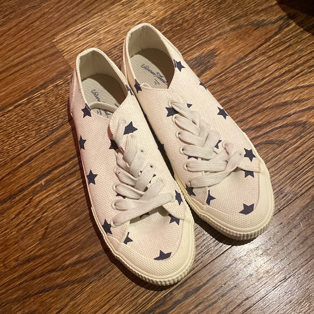 Womens Universal Threads Star Sneakers Size 8